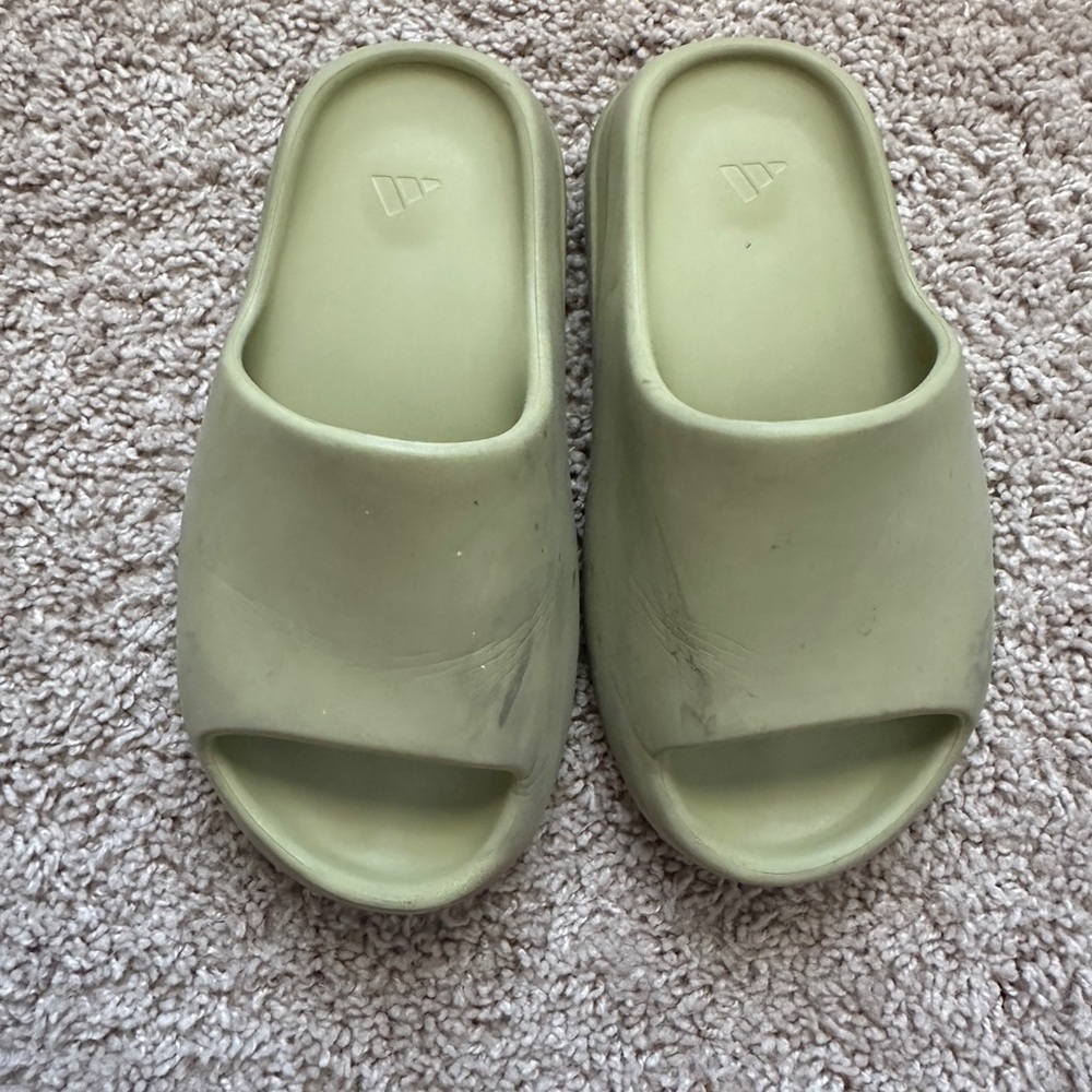 Worn Yeezy Slides - Size 5
